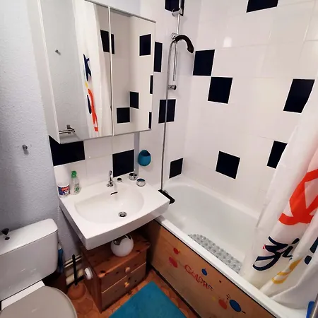 Confortable 2 Pieces Proche Pistes Et Commerces - Fr-1-771-30 Apartament